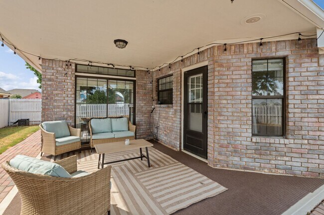 Building Photo - Beautiful 3-Bedroom home!