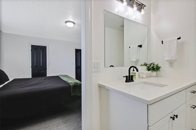 Building Photo - 4611 S Merrivale Pl