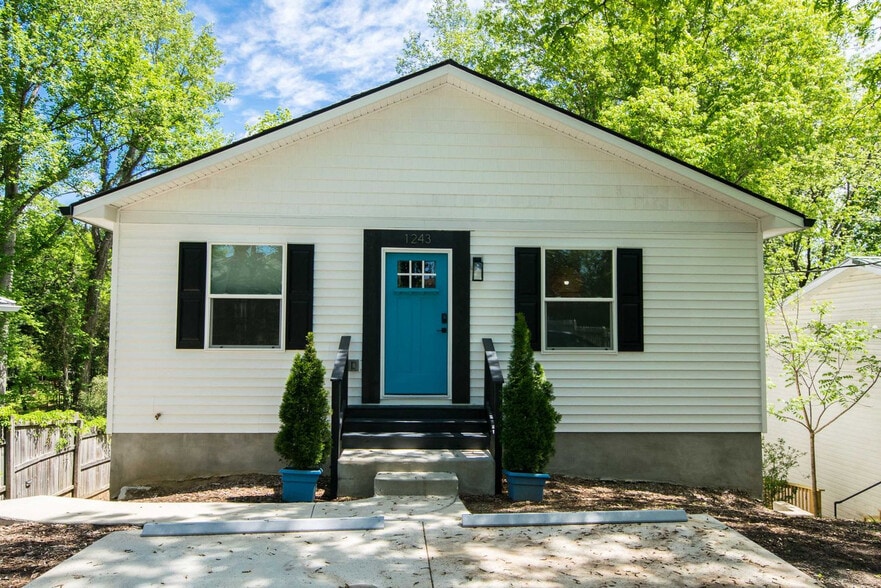 Building Photo - 1243 Pine Spring Dr