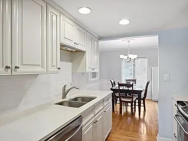 Building Photo - 11 Ivy Sq NE