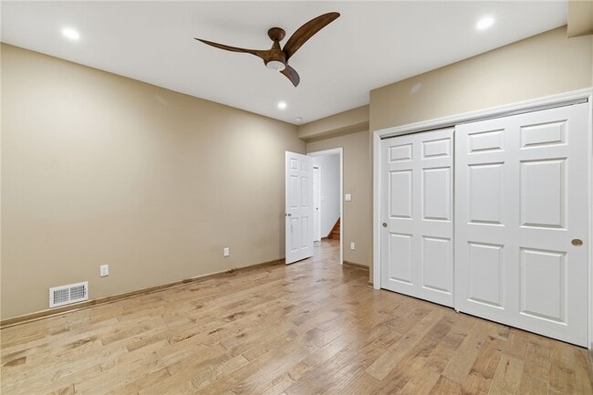 Building Photo - 709 Clyde St