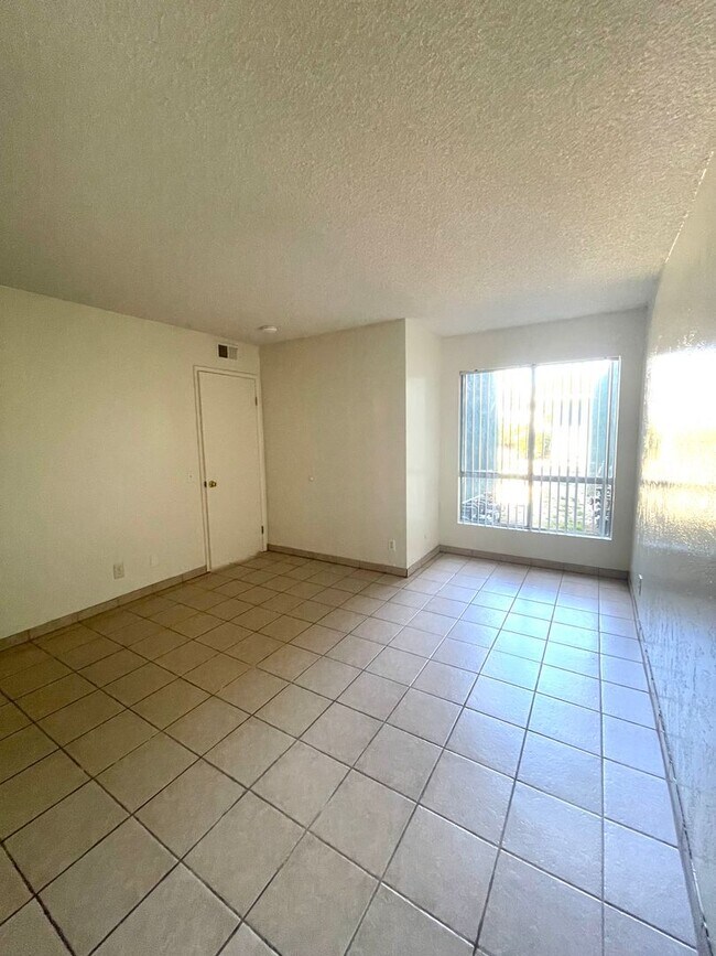 Building Photo - Welcome to this beautiful 3-bedroom, 2-bat...
