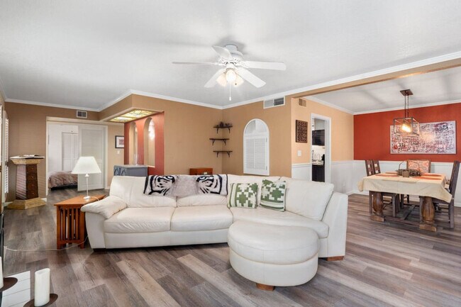 Primary Photo - 8314 N 21st Dr
