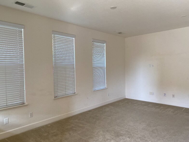 Building Photo - 3139 Flagler Way