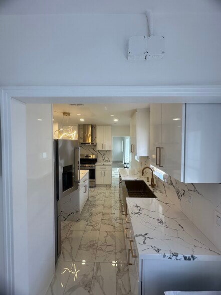 Building Photo - 10861 Nettleton St