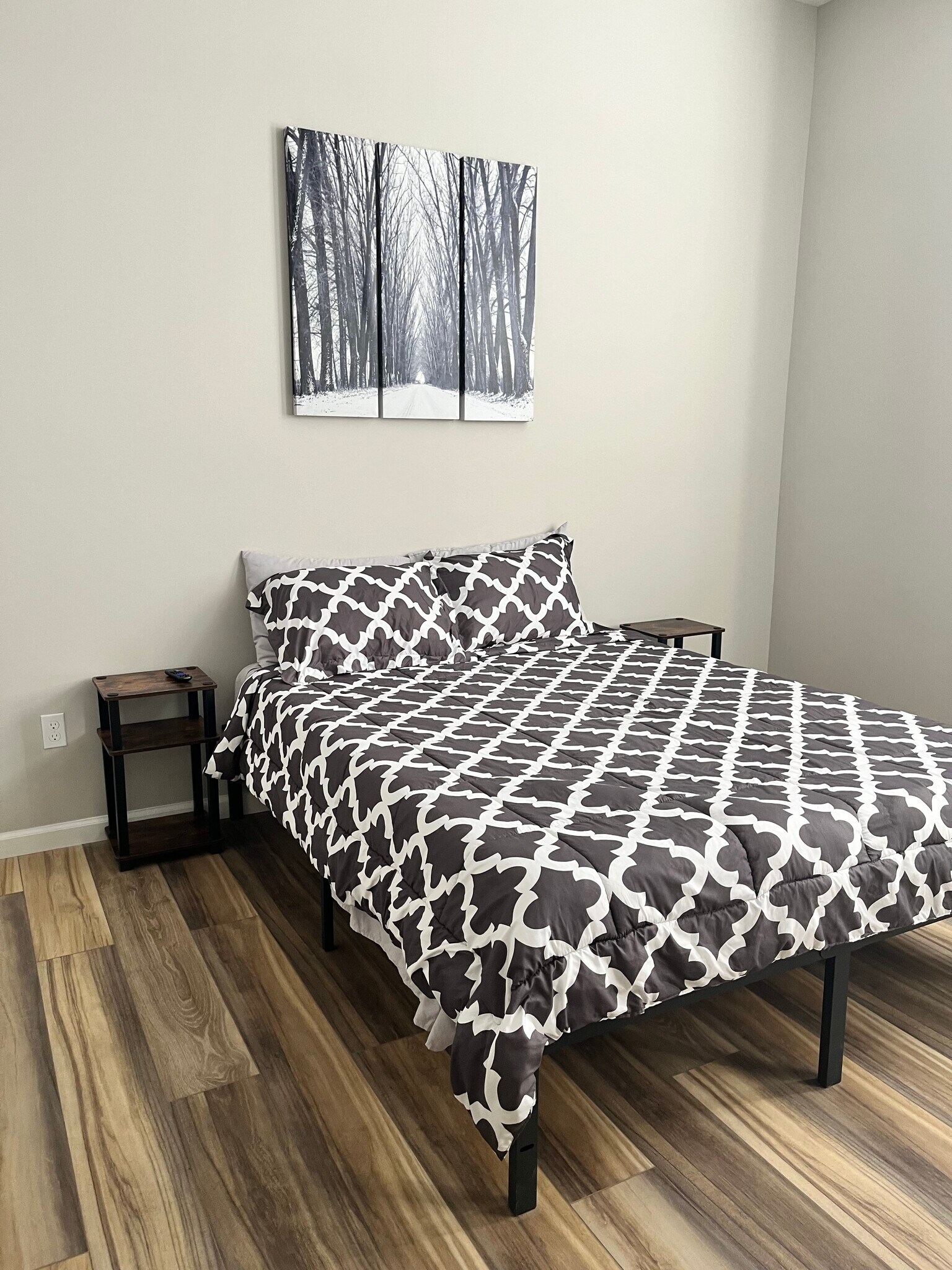 Building Photo - 621 Monmouth St