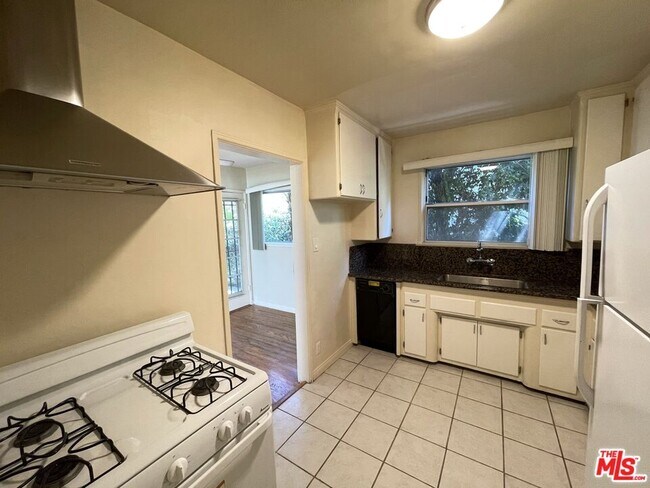 Building Photo - 14940 Dickens St