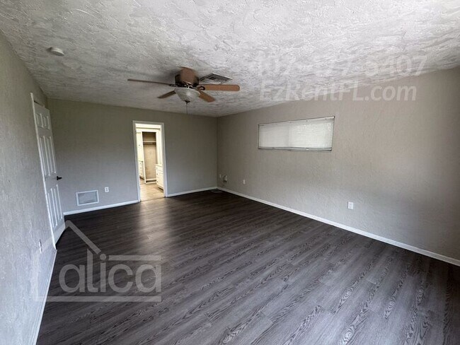 Building Photo - 2 Brentwood Ln