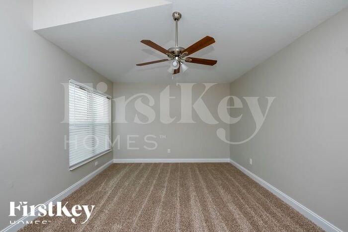 Building Photo - 9336 Sunnyoak Dr