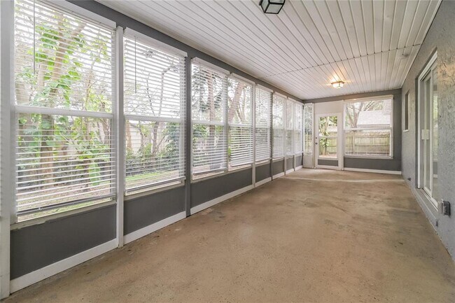 Building Photo - 605 Crosby Dr
