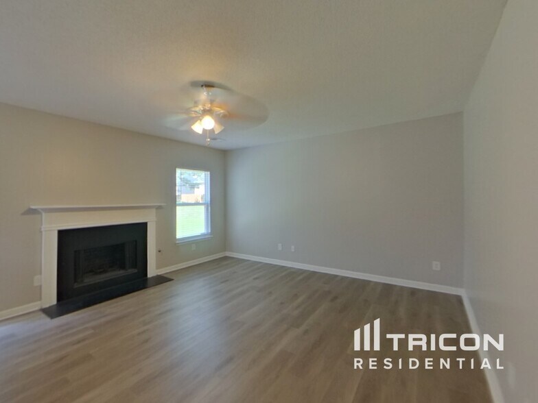 Building Photo - 3802 Rosebud Park Dr