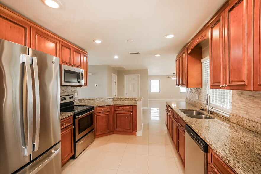 Building Photo - 25353 Doredo Dr