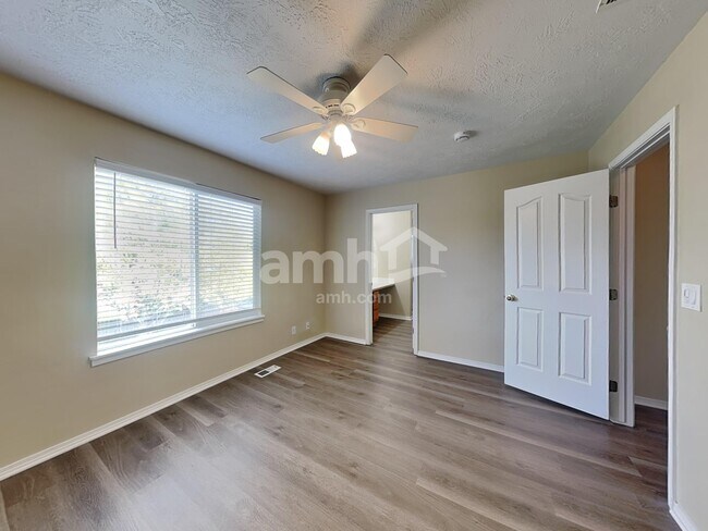 Building Photo - 1364 N El Camino Ave