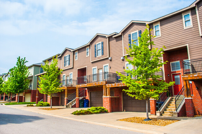 Building Photo - Overland Pointe Townhomes