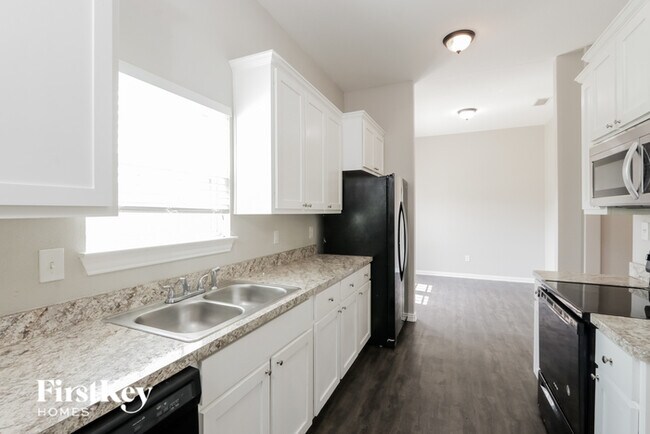 Building Photo - 1633 Mockingbird Ln