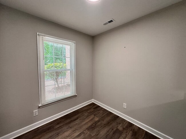 Building Photo - Exclusively Offered By Muse Realty Rentals...