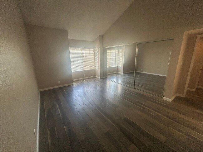 Building Photo - Upper-Level Condo – Bright, Stylish, and Ideally Located!