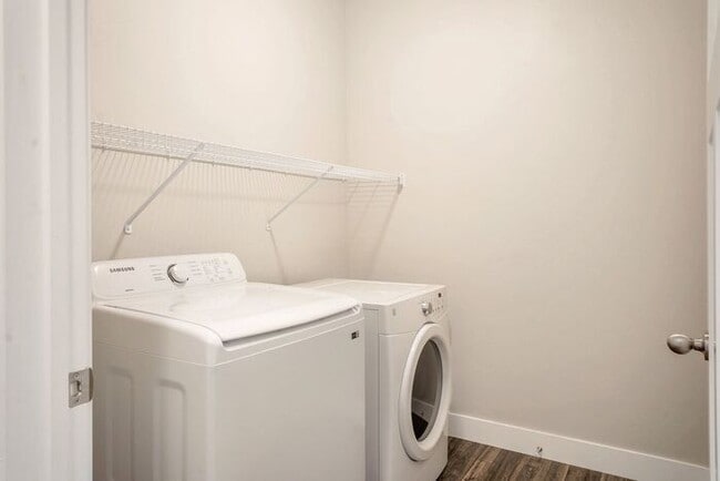 Building Photo - Beautiful Top Level Condo w 1 car garage