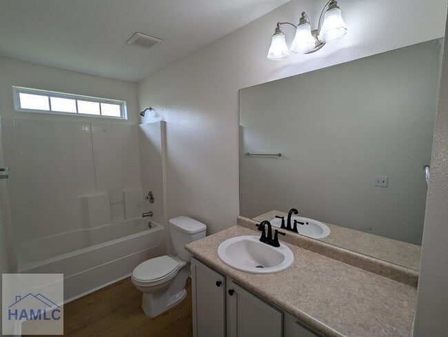 Building Photo - 130 Willow Oak Dr