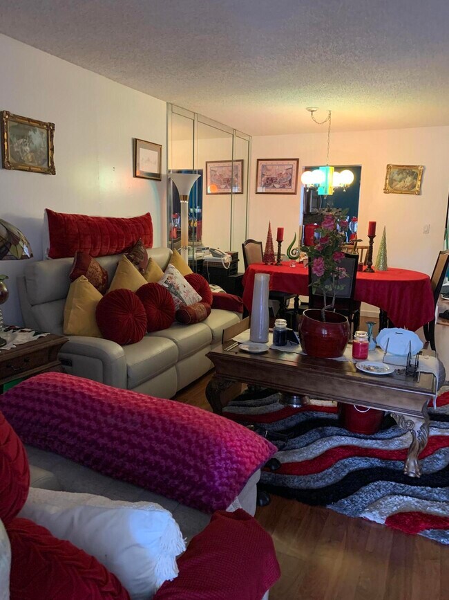 Building Photo - 7887 Golf Cir Dr