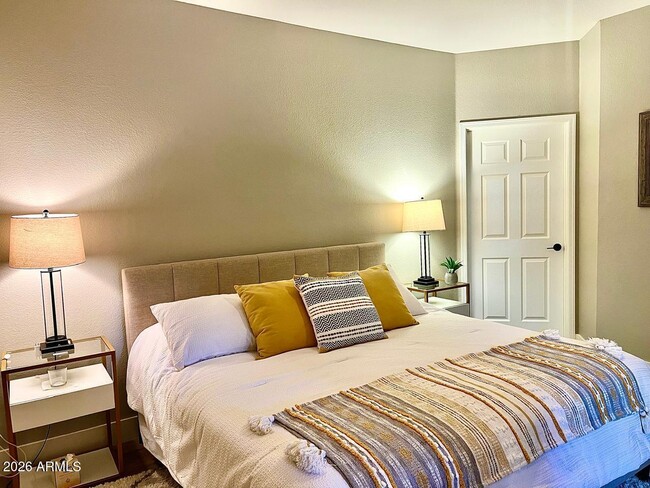 Building Photo - 15050 N Thompson Peak Pkwy