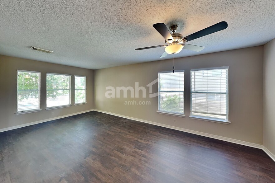 Building Photo - 7106 Raintree Forest