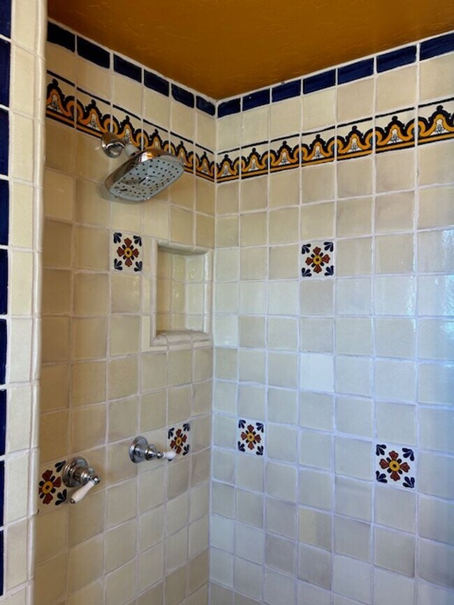 Building Photo - 2 Bedrooms PLUS Den NW Tucson