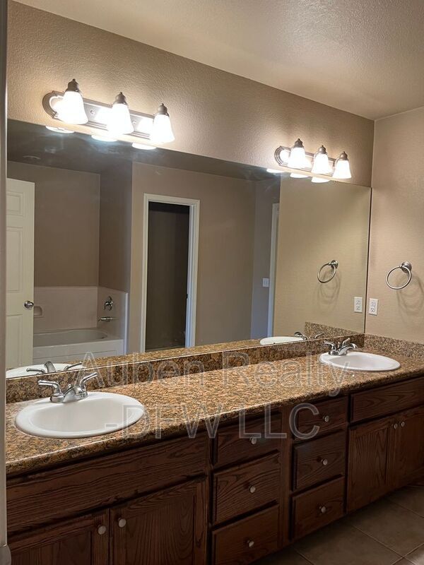 Building Photo - 2800 Steve's Way