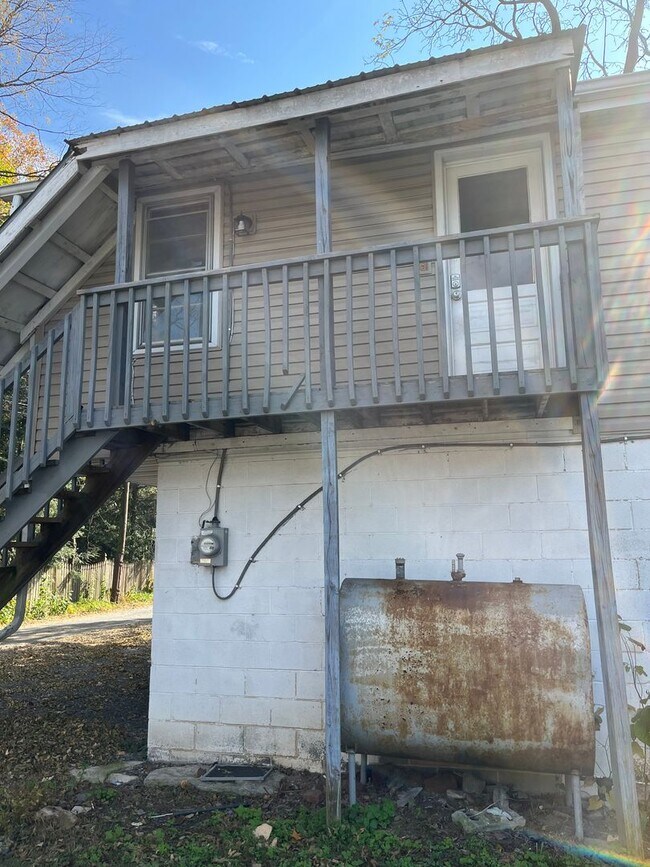 Building Photo - 127 &amp; 127 1/2 N Penn St