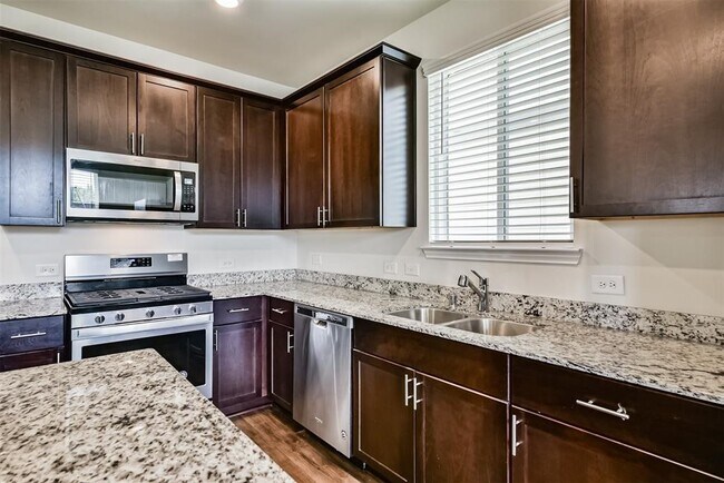 Building Photo - 11627 Braemar Village Dr