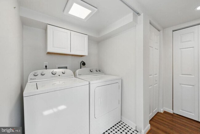 Building Photo - 3993 Orange St