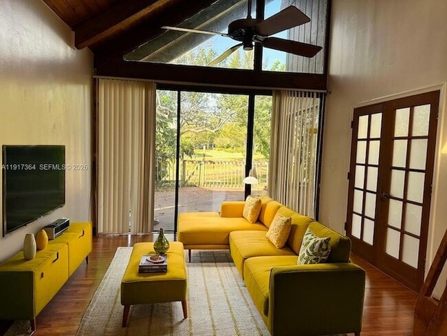 Building Photo - 423 N University Dr