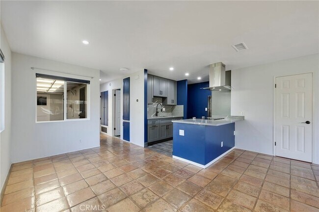 Building Photo - 8231 Deerfield Dr