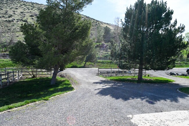 Building Photo - 788 UT-66