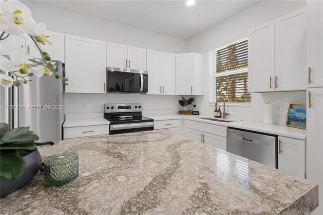 Building Photo - 4820 Longwood Lake Sq