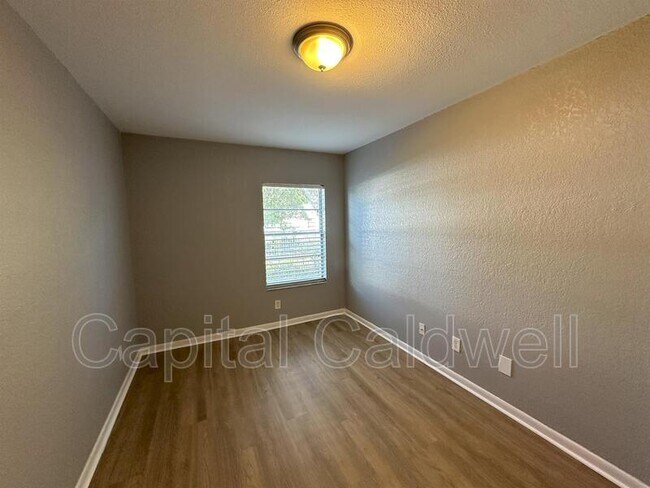 Building Photo - 5440 S MacDill Ave