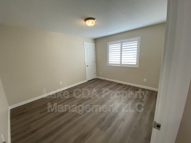 Building Photo - 6888 N Proust Dr