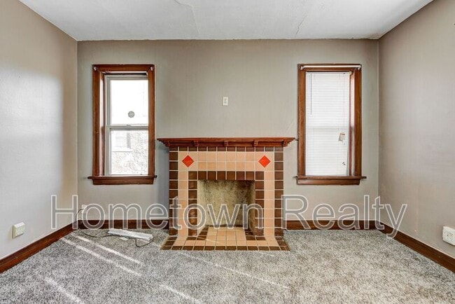 Building Photo - 2213 N Hood St