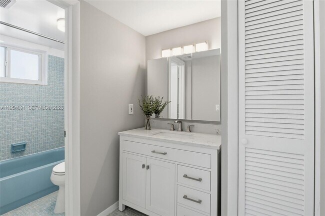 Building Photo - 1345 Lincoln Rd