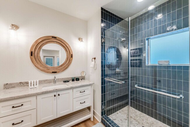 Building Photo - 119 6th St