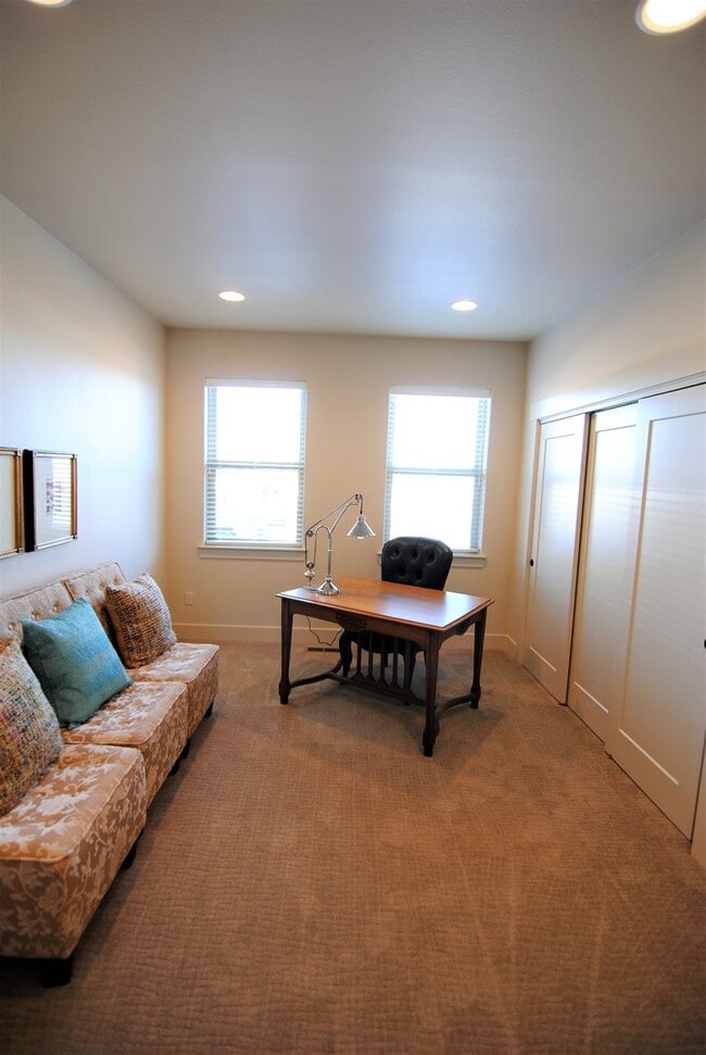 Building Photo - 1712/1714 Danny Boy Ln. Duplex