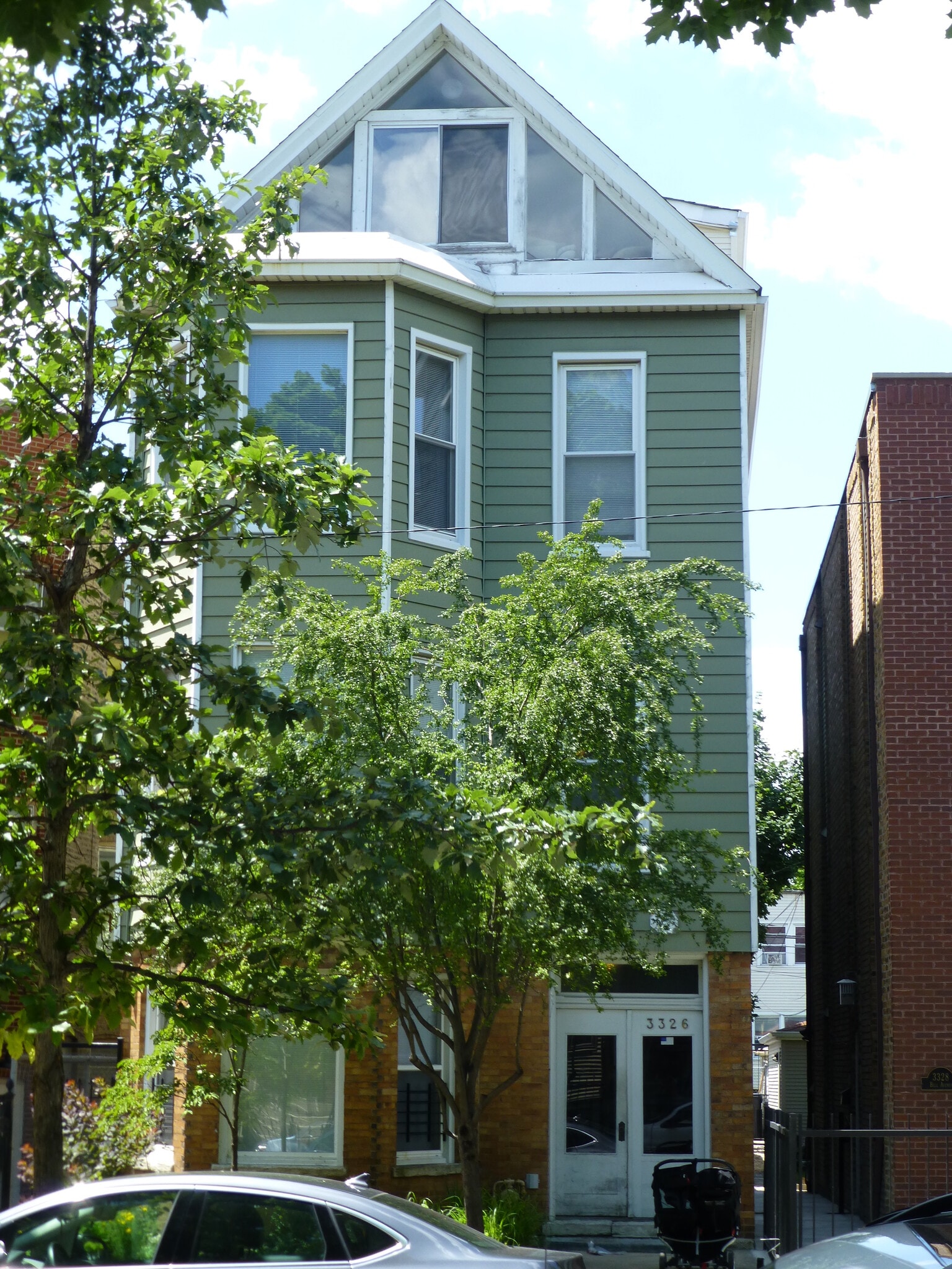 Building Photo - 3326 N Bell Ave