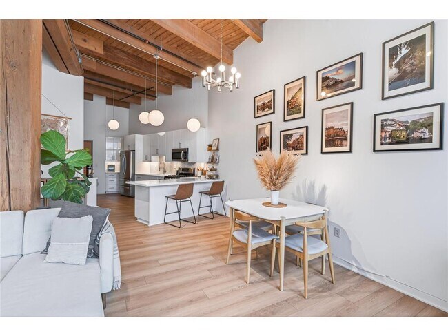 Building Photo - 404 N Washington Ave