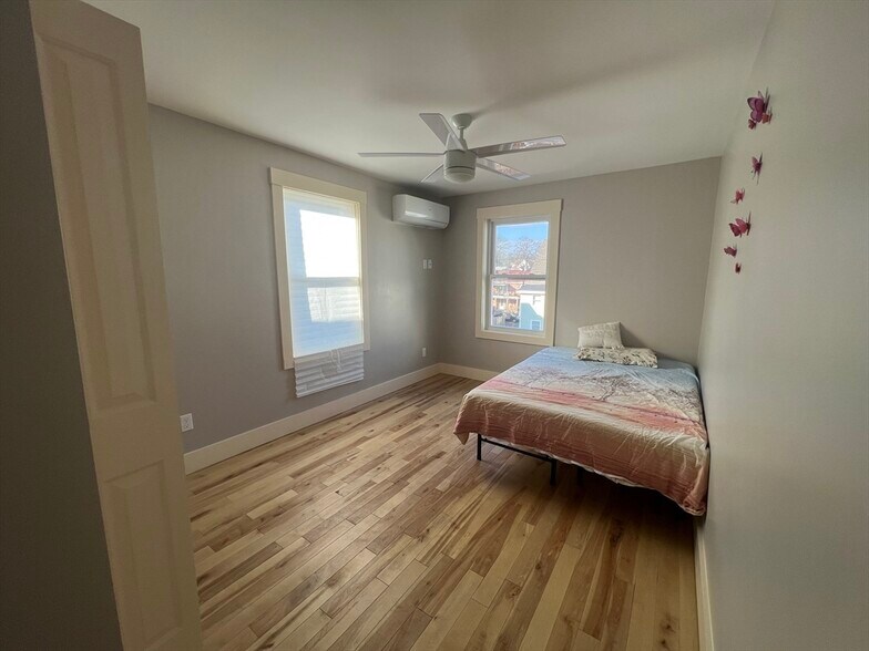 Building Photo - 39 Snow St