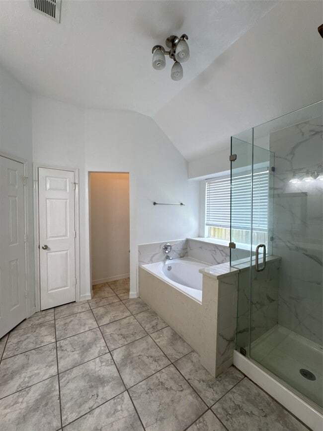 Building Photo - 3210 Woodcreek Glen Ln
