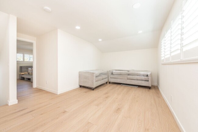 Building Photo - Completely Renovated 4 Bed / 3 Bath Home for Rent in Prime Tustin