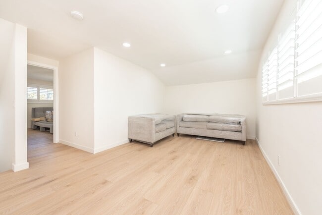Building Photo - Completely renovated!  Premium location 4 ...