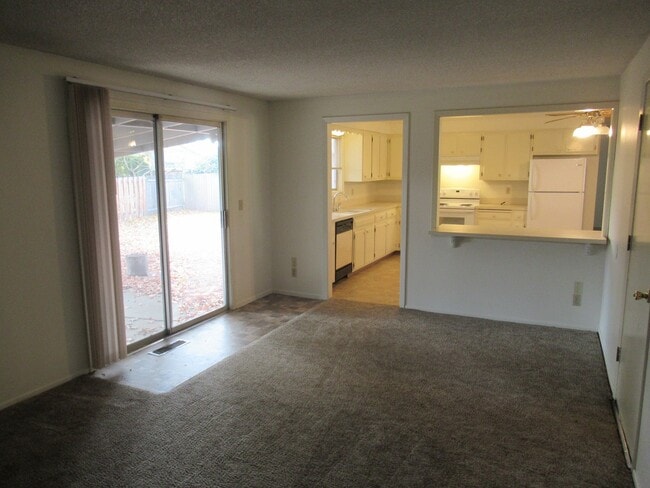 Building Photo - Four Bedroom Home in Keizer, Close to Keiz...