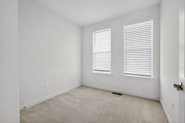 Building Photo - 9908 Wood Edge Wy