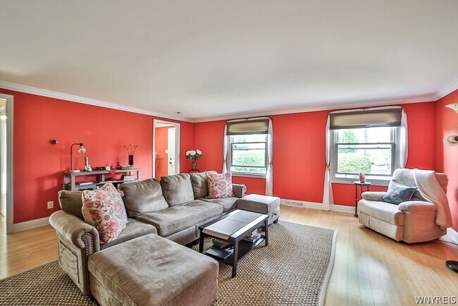 Building Photo - 32 Bernhardt Dr